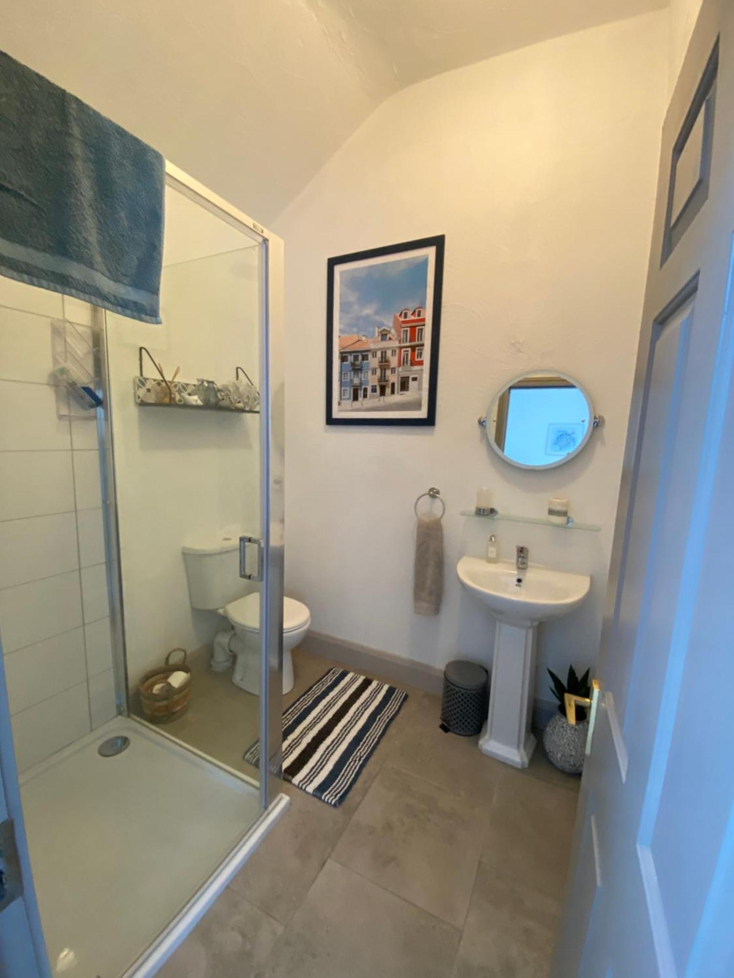 Sanctuary Lodge Корк Екстериор снимка